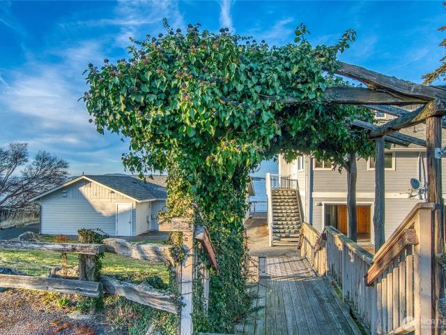178 Fossil Bay Drive