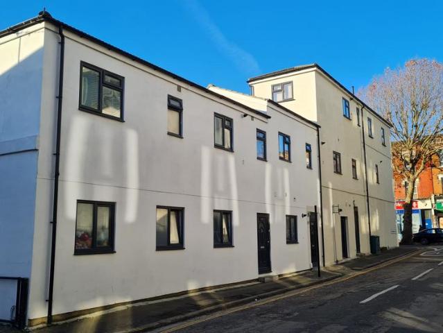 178 Uxbridge Road, London, W7 3TB, United Kingdom | 1 bed apartment for rent #140654869 | Rentberry