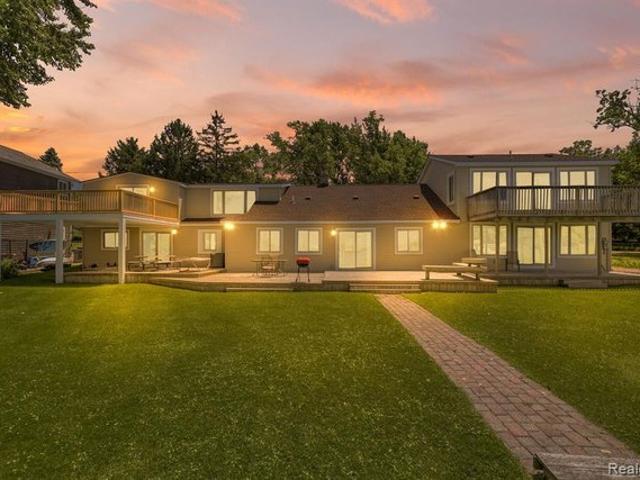 1794 S Hughes Rd, Brighton Township, MI 48114