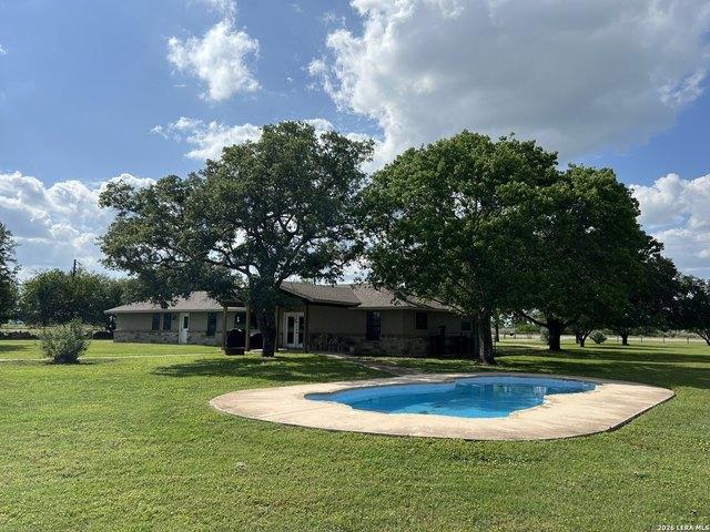 1797 US Highway 90 E, Hondo, TX 78861