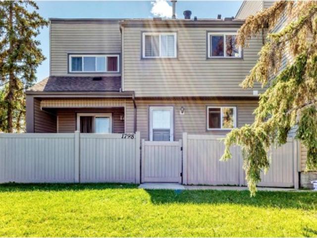 1798 Lakewood Road Nw, Edmonton, AB, T6K 3B6 townhouse for sale | Listing ID E4506 | Royal LePage