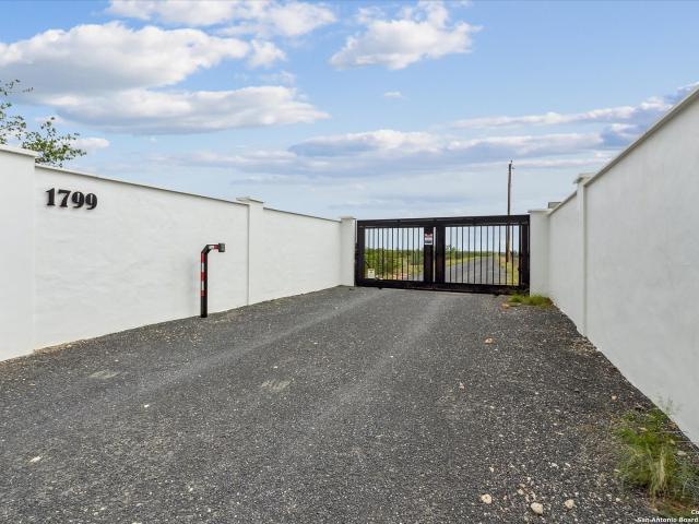 1799 County Road 651, Devine, TX 78016 | MLS #1861