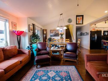 1790 NE Cinder Loop