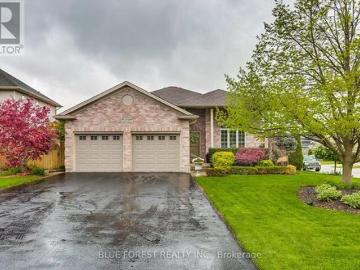 House for sale in Kettle Creek - Office room