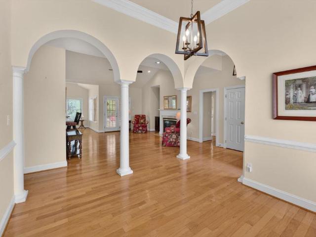 1804 Creekview Ln