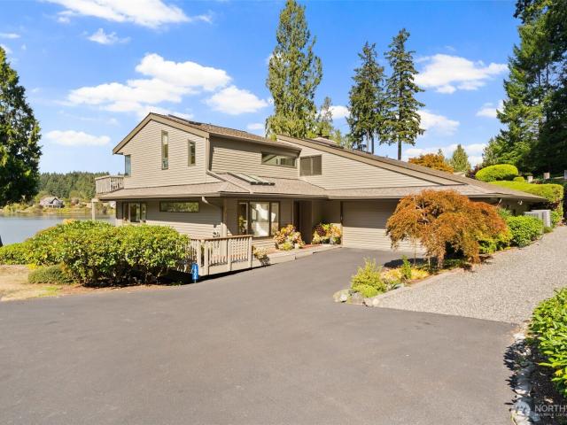 1804 Eagle Harbor Lane NE # 4