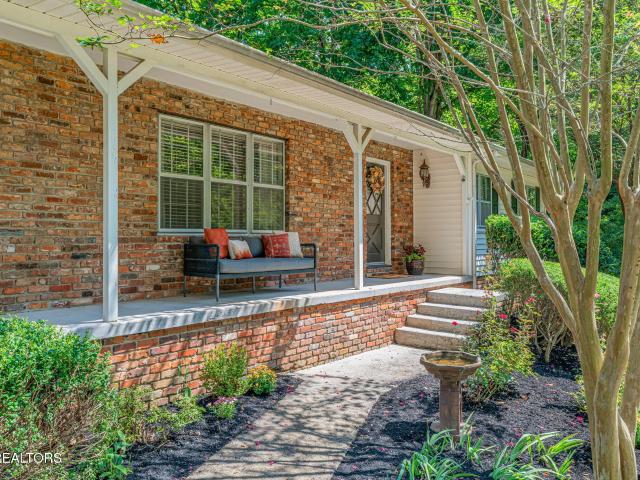 1804 Pinoak Court