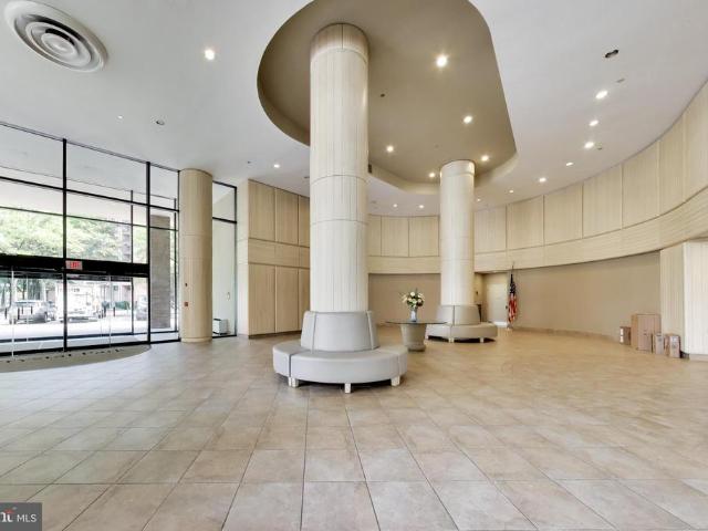 1805 Crystal Drive # 1102S