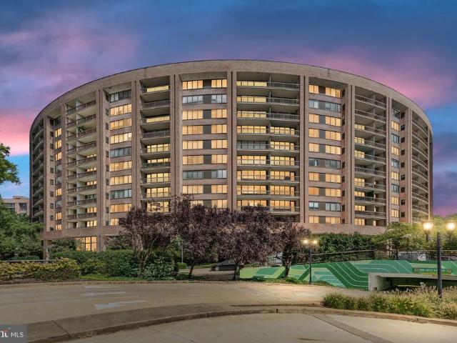 1805 Crystal Drive # 912S