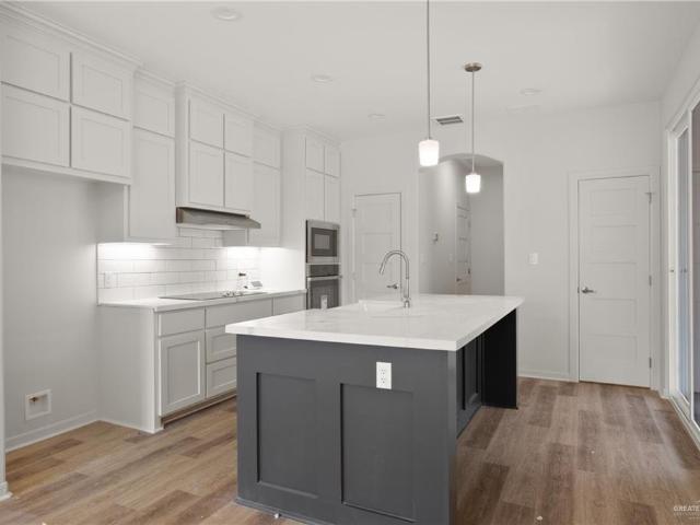 1805 E Bella Street