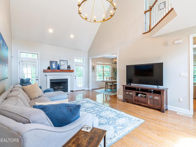 1805 Shady Hollow Lane