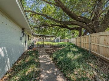 1806 Hilltop Lane