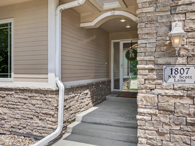 1807 NW Scott Lane