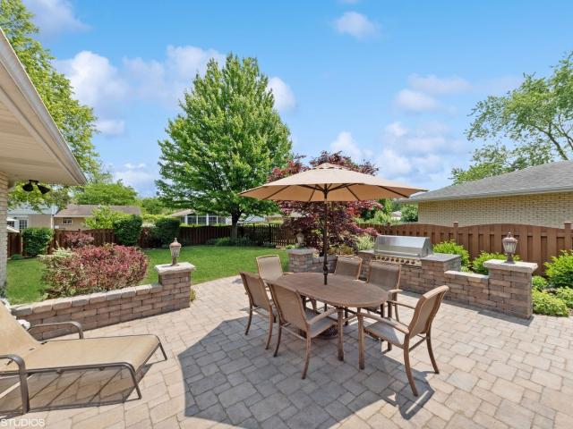 1807 N Larch Drive, Mount Prospect, US, IL