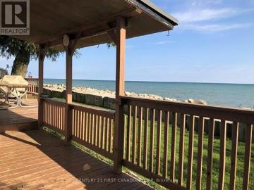 18008 Erie Shore Drive, Chatham Kent Blenheim, ON, N0P 1A0 house for sale | Listing ID X13084 | Royal LePage
