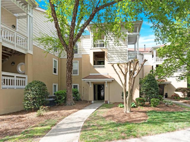 18009 Kings Point Dr, Unit F, Cornelius, NC 28031 | MLS #4361
