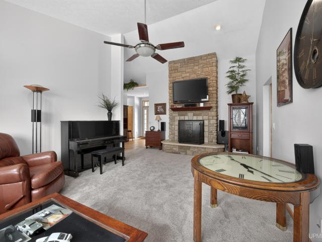 1800 Middle Point Lane