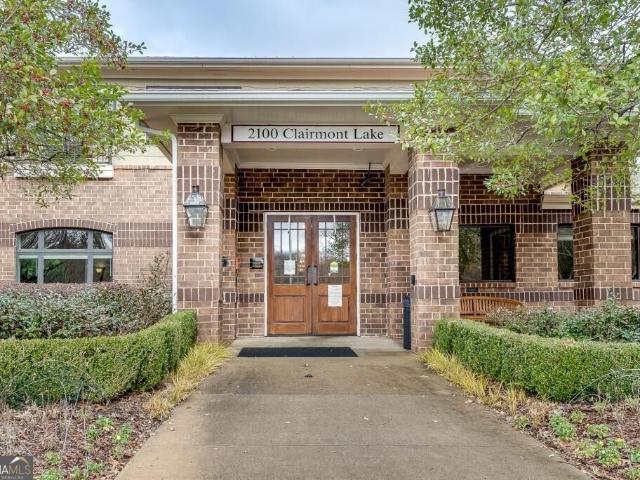 1800 Clairmont Lake A623