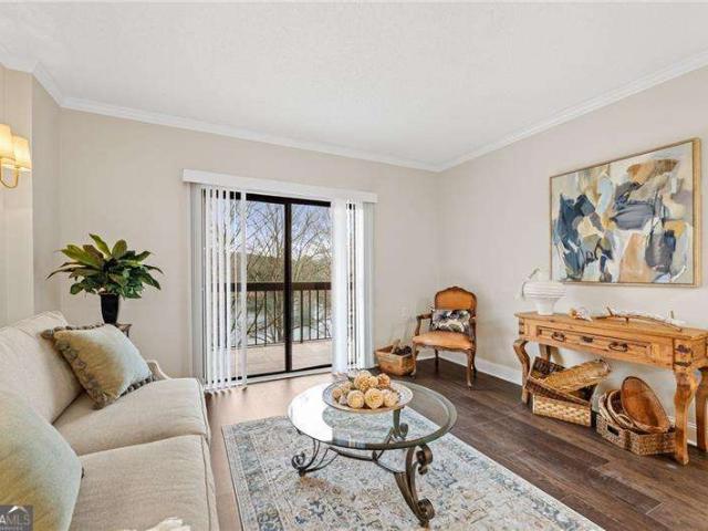 1800 Clairmont Lake