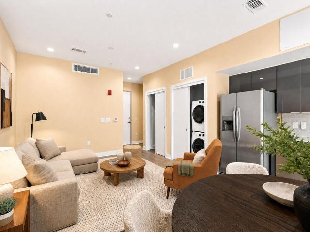 1800 E 4th St # 223