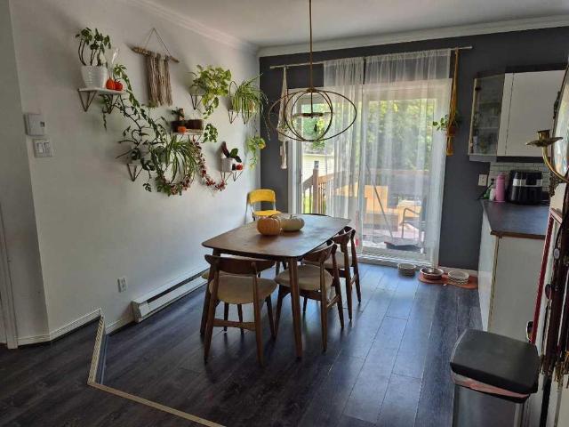1800$ grand 5 1/2 avec 3 chambres Spacious 5 1/2 unit with 3 bedrooms