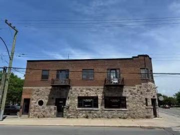 1800 Rue Notre Dame, Montréal Lachine, QC, H8S 2E8 commerc.