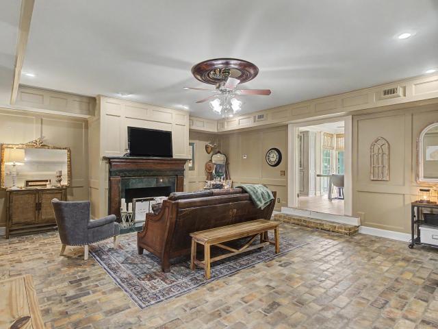 1801 Evans