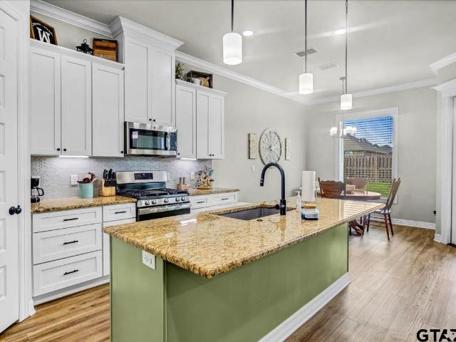 1802 Forestdale Blvd, Whitehouse, TX 75791 | MLS #26007