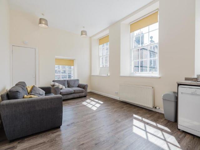 1803L Smiths Place, Edinburgh, EH6 8NT 1 bed flat to rent £1,050 pcm £242 pw