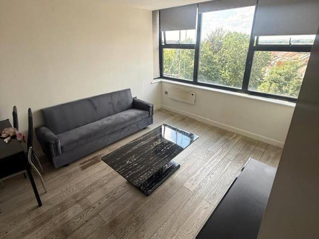 180 188 Northolt Road, South Harrow HA2 2 bed apartment to rent £1,775 pcm £410 pw