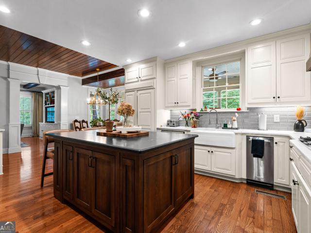 180 Ashborough Park