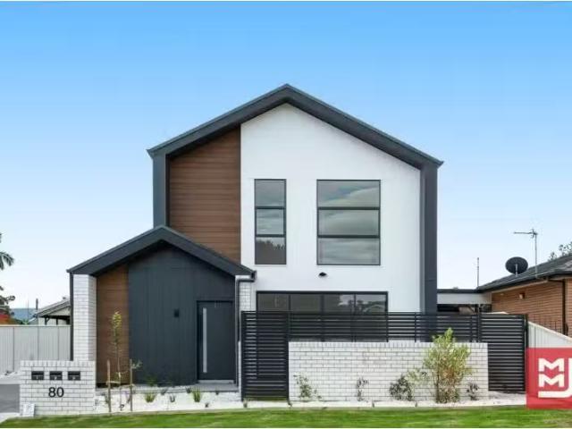 1/80 Griffiths Street, Oak Flats Townhouse for rent Listed by.