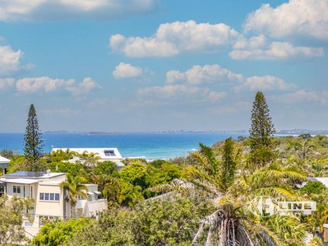 180 DEGREE MULTI LEVEL PANORAMIC VIEWS OF OCEAN & MT COOLUM Previous Buyer's Finance Fell Through Act Now!
