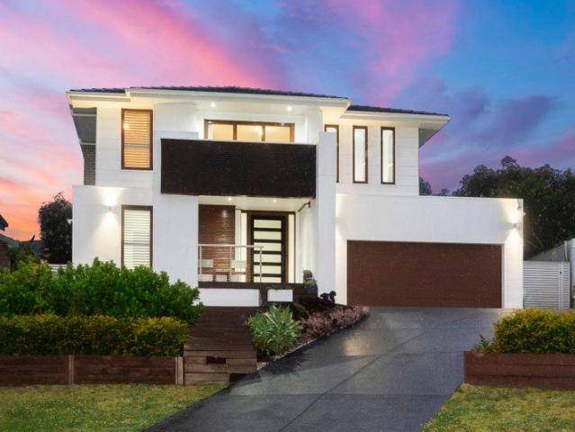180 degree Sunset Views & Exceptional Family Living