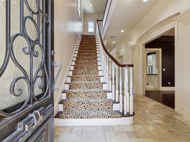 180 E Oakridge Park