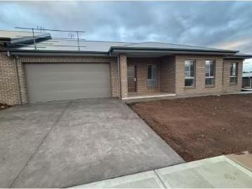 1/80 Evesham Circuit, Tamworth Townhouse for rent Listed by T.