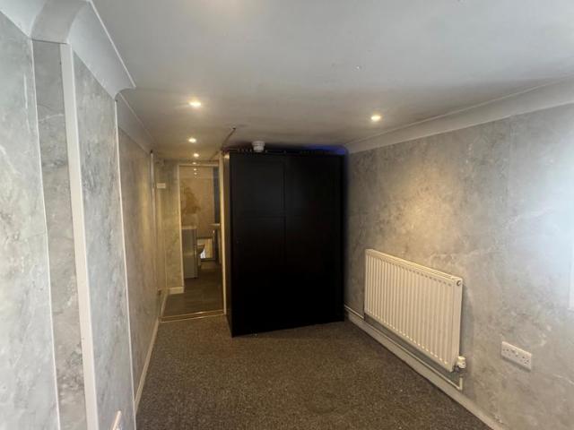 180 Holdenhurst Road, BH8 1 bed in a house share to rent £650 pcm £150 pw