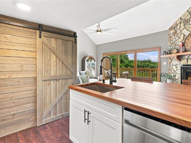 180 Hanging Rock Villas Drive 521