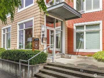 180 Harbor Square Loop NE # B421