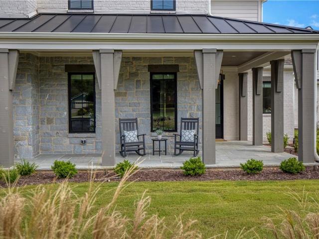 180 Heatherton Lane