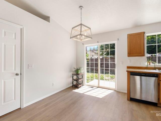 180 Lake St E D