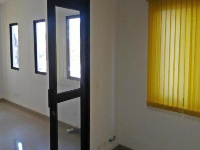 180 M² DE ÁREA CONSTRUÍDA E 140 M2 DE TERRENO