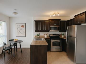 London, Ontario - Terrace, Balcony, Fireplace