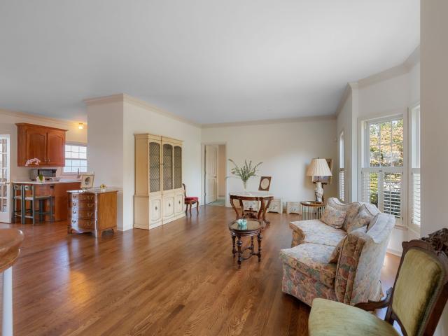 180 Roberta Dr