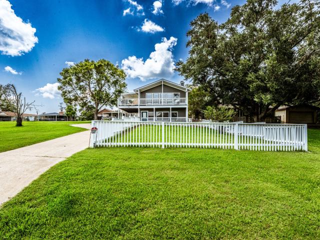 180 W Lake Circle