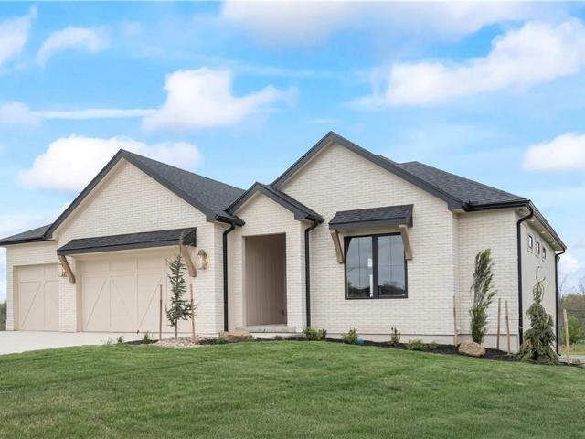 1816 NE Lashbrook Dr, Lee's Summit, MO 64086 | MLS #2570
