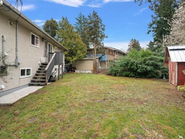 1819 Dunnett Cres, Saanich, BC, V8N 2P4 house for sale | Listing ID 1027 | Royal LePage