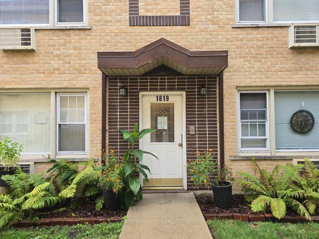1819 W Touhy Avenue # 4