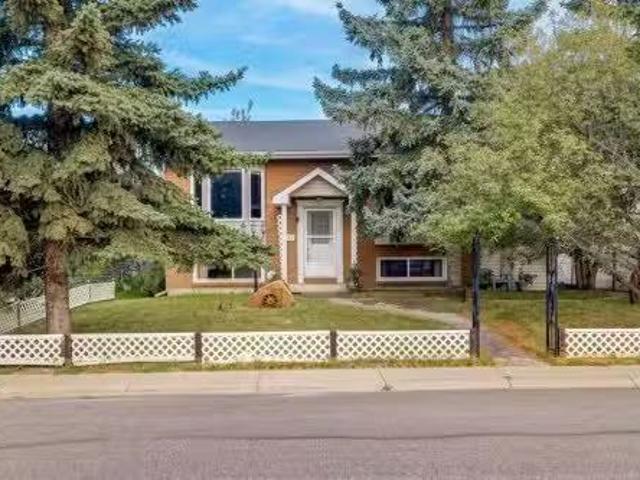 1812 Meadowbrook Drive Se, Airdrie, AB, T4A 1V4 house for sa.