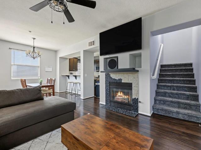 1812 Olive Green Street 1